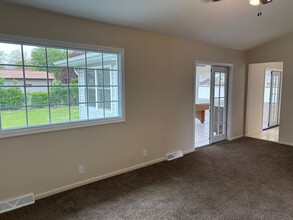 1423 Rose Hill Ave in Camanche, IA - Building Photo - Building Photo