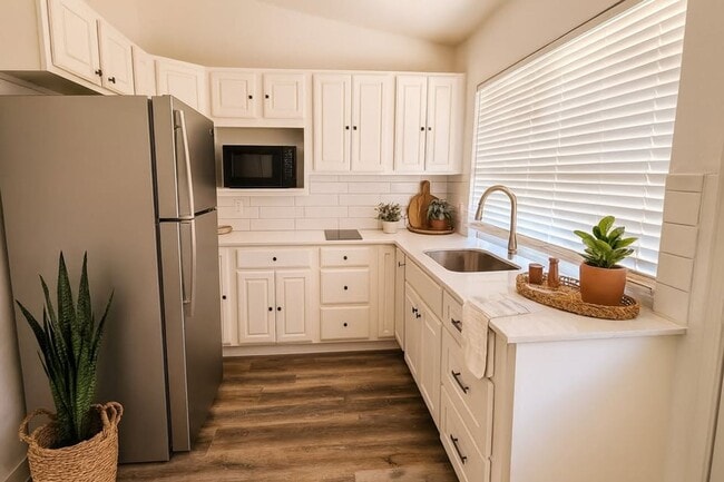 property at 1043 Elmwood Dr