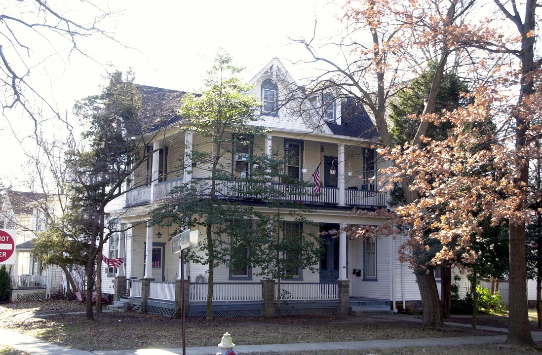 130 Broad St in Mount Holly, NJ - Foto de edificio