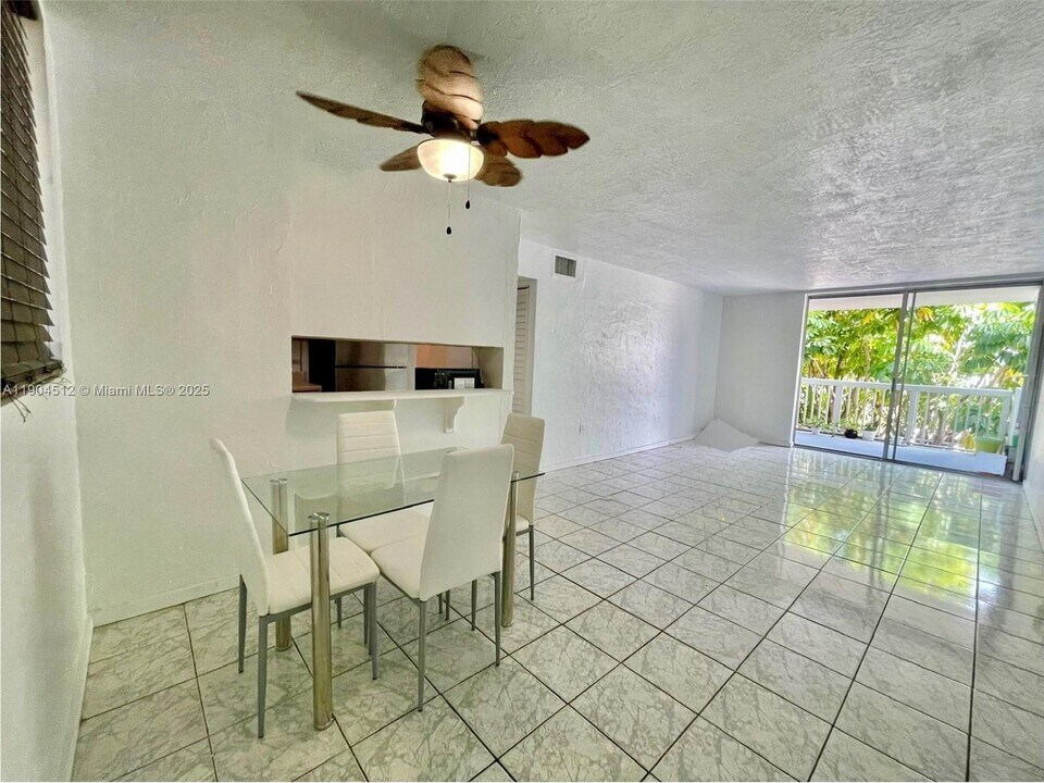 1670 Bay Rd in Miami Beach, FL - Building Photo