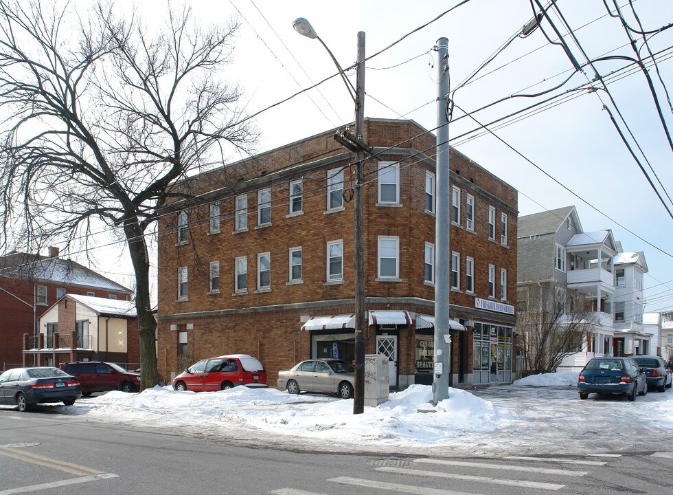 235-239 Preston St in Hartford, CT - Building Photo