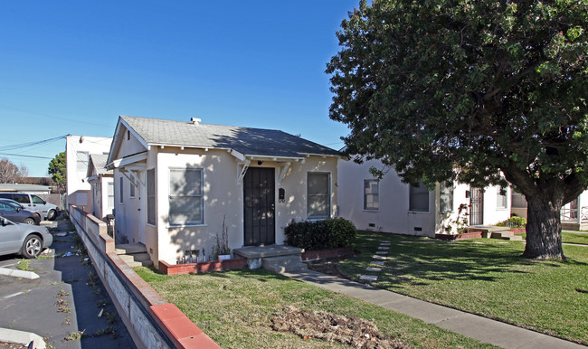 215-221 Glover Ave in Chula Vista, CA - Foto de edificio - Building Photo