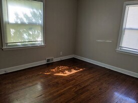 11 Blackhawk Hills Dr in Rock Island, IL - Building Photo