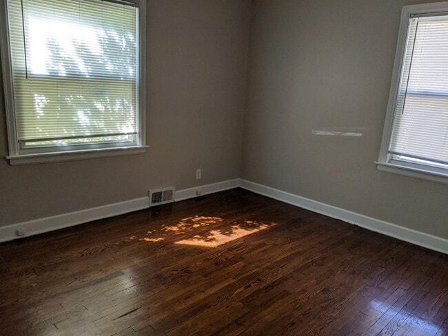 11 Blackhawk Hills Dr in Rock Island, IL - Building Photo - Building Photo