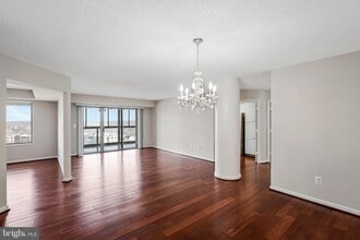 19385 Cypress Ridge Terrace in Leesburg, VA - Building Photo - Building Photo