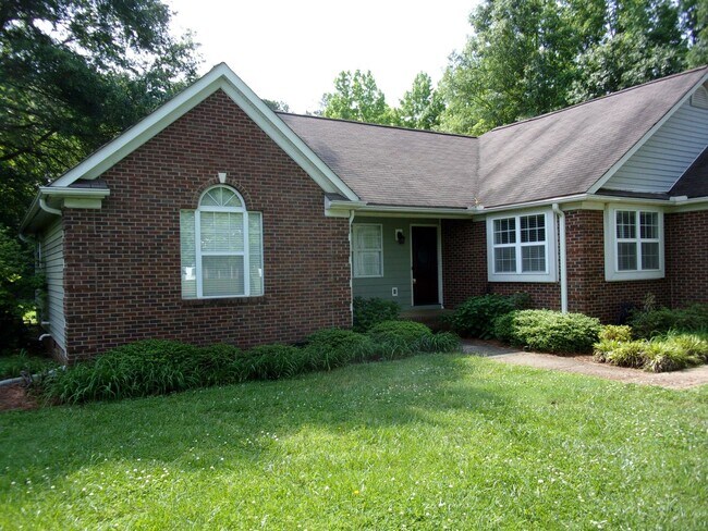 525 Willow Landing Dr in York, SC - Building Photo - Building Photo