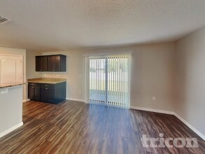 3170 Courtland Blvd in Deltona, FL - Foto de edificio - Building Photo