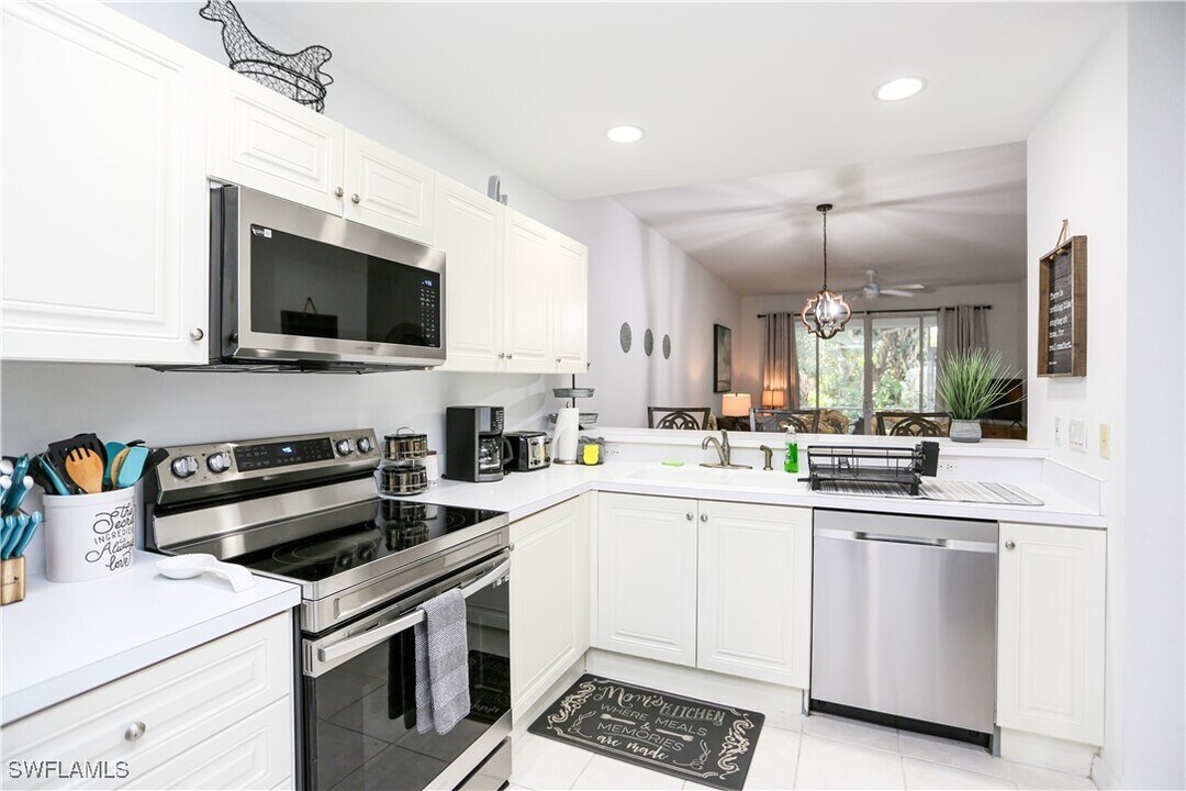 8365 Whisper Trace Way in Naples, FL - Building Photo