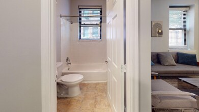 230 W Walnut Ln in Philadelphia, PA - Building Photo - Building Photo