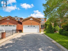 9 Sunbird Crescent in Toronto, ON - Building Photo