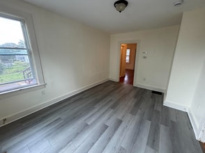 22 Scott St, Unit 1 in Woburn, MA - Foto de edificio - Building Photo