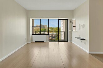 44 Strawberry Hill Ave in Stamford, CT - Building Photo - Building Photo