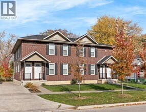 528 Chippawa St in Windsor, ON - Foto de edificio - Building Photo