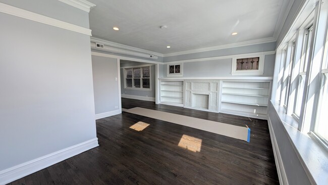 5028 W Lawrence Ave in Chicago, IL - Foto de edificio - Building Photo