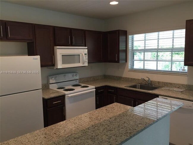 3525 NW 114th Ln in Coral Springs, FL - Building Photo - Building Photo