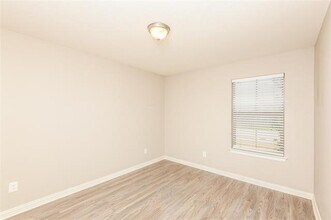 3401 Michelle Ridge Dr in Fort Worth, TX - Foto de edificio - Building Photo