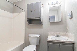 1009 Washington St in Brenham, TX - Building Photo - Building Photo