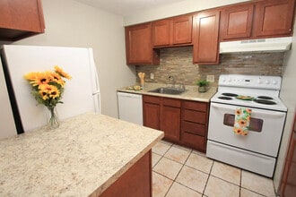 Sandy Creek in Bethel Park, PA - Building Photo - Building Photo