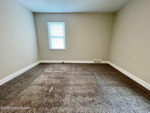 210 Breckenridge Ln in Louisville, KY - Building Photo - Building Photo