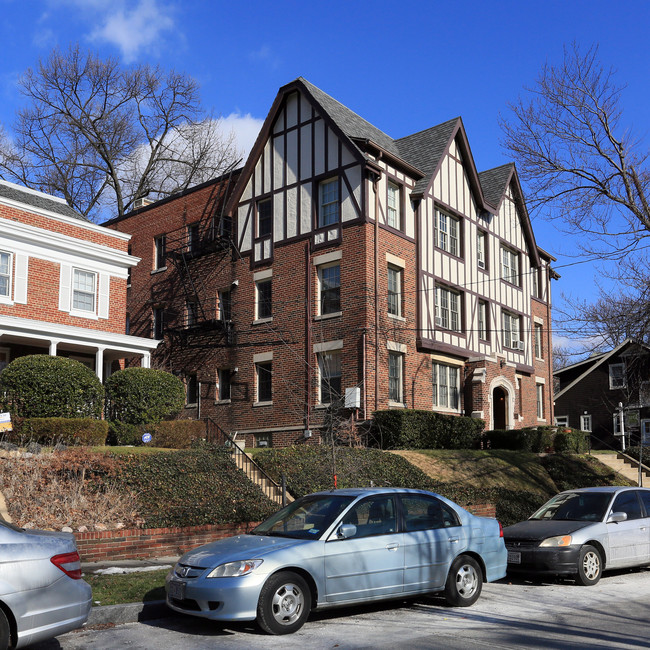 3001 Porter St NW in Washington, DC - Building Photo - Building Photo