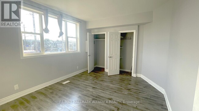 272-272 Kenilworth Ave N