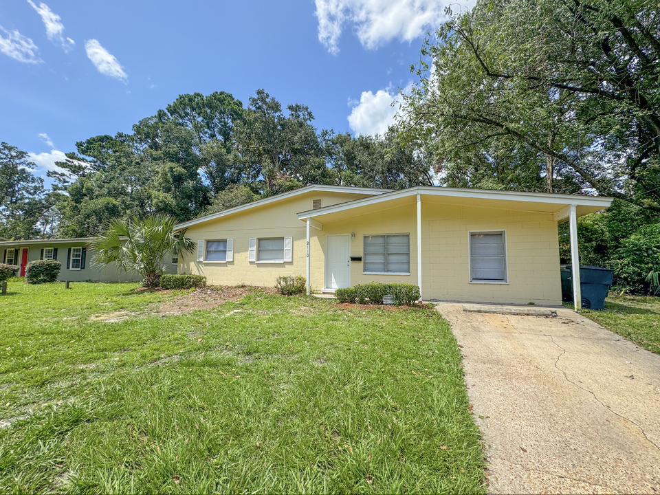 2110 Melanie Dr in Tallahassee, FL - Building Photo