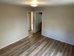 1318 Crutcher St in Springdale, AR - Building Photo - Building Photo