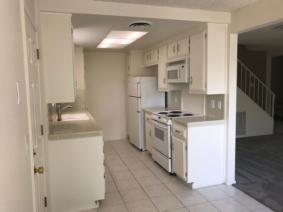 1750 Prefumo Canyon Rd in San Luis Obispo, CA - Building Photo