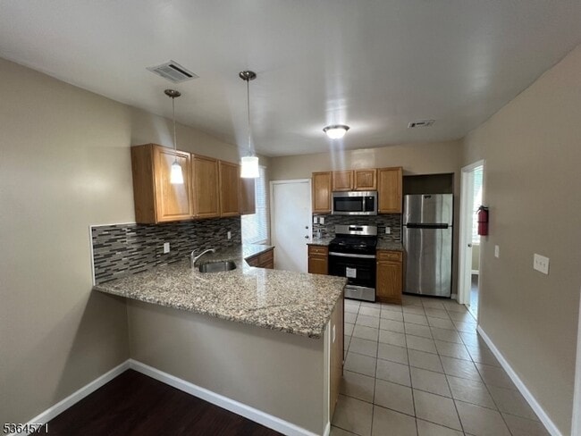 465 Norwood St in East Orange, NJ - Building Photo - Building Photo