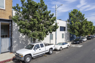 120-130 Hewitt St in Los Angeles, CA - Building Photo - Building Photo