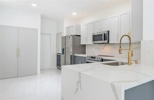 2134 Pasa Verde Ln in Weston, FL - Building Photo