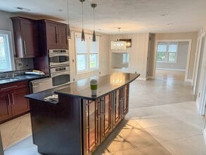 1132 W Boylston St in Worcester, MA - Foto de edificio - Building Photo