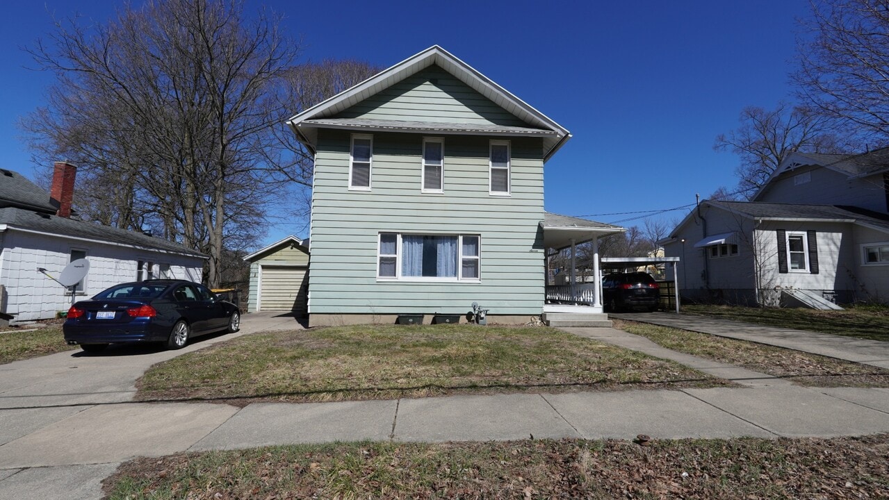 7 W Bacon St in Hillsdale, MI - Building Photo