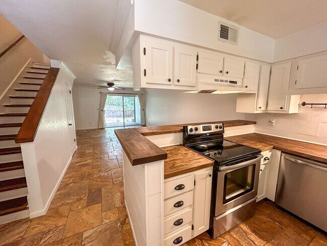 property at 4411 SW 34th St