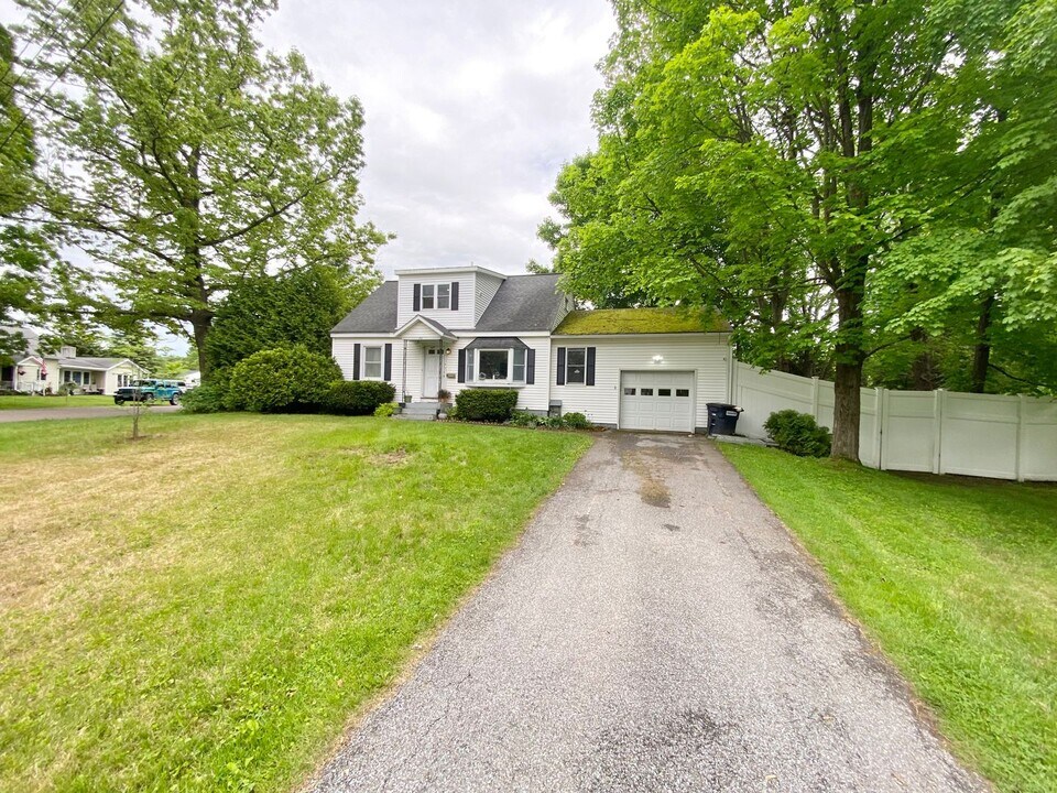 30 Gilbert St in South Burlington, VT - Building Photo
