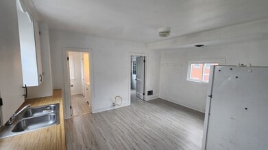 42 W Main St, Unit upper in Fredonia, NY - Building Photo - Building Photo