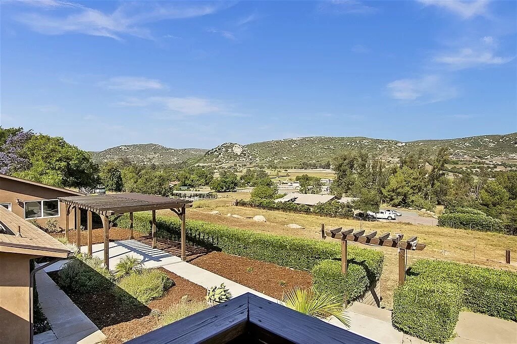 1035 Olive Ave, Unit 1 in Ramona, CA - Building Photo