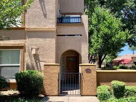 5350 Dunlay Dr in Sacramento, CA - Building Photo