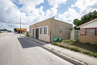 4419 NW 17th Ave in Miami, FL - Building Photo - Building Photo