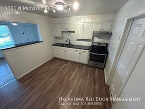 1721 N Midwest Blvd in Midwest City, OK - Building Photo - Building Photo