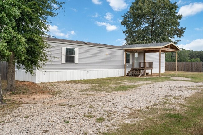 16543 Tremont Dr in Cut And Shoot, TX - Building Photo - Building Photo