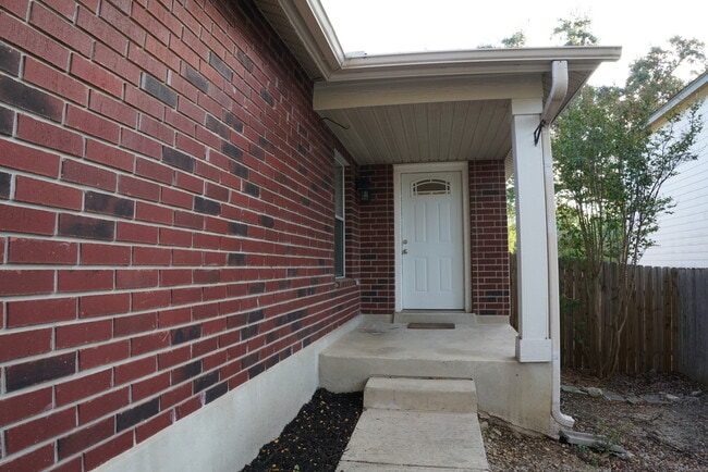 10022 Sandbrook Hl in San Antonio, TX - Building Photo - Building Photo