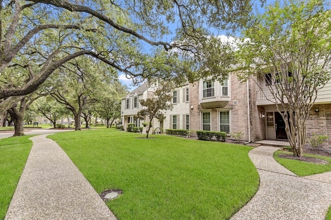 property at 13194 Trail Hollow Dr