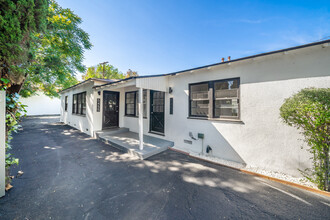 5451 Troost Ave in North Hollywood, CA - Building Photo - Building Photo