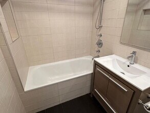 173 Grand St in New York, NY - Building Photo - Building Photo