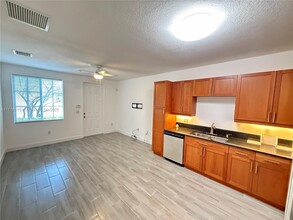 350 Olssen Ave in Fort Lauderdale, FL - Building Photo - Building Photo