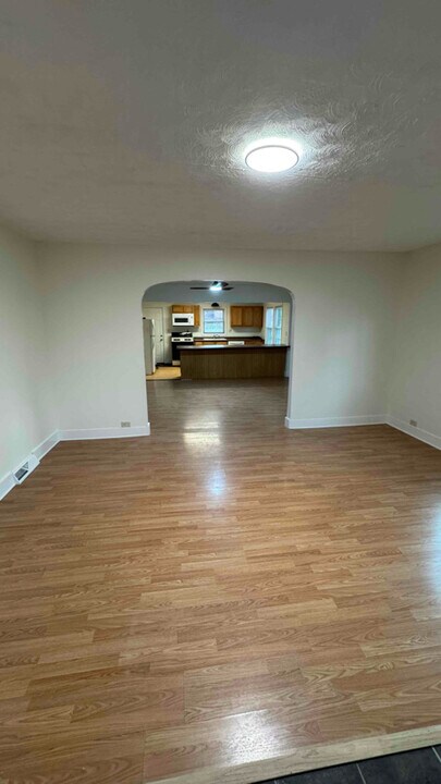 915 Betterly Rd in Springfield, MI - Building Photo