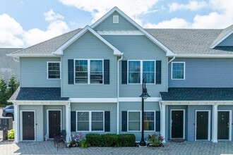 Bayview Villa Apartments in West Babylon, NY - Building Photo - Building Photo