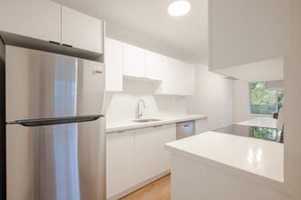 329 The West Mall in Toronto, ON - Building Photo - Interior Photo