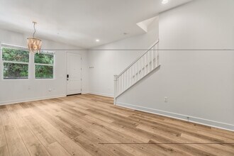 1109 Makena Way in Oceanside, CA - Foto de edificio - Building Photo